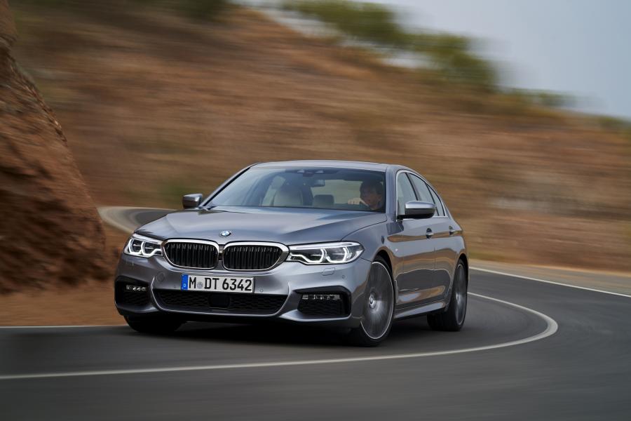  BMW 540i Sedan M Sport 2017 года  (WW) (фото 46 из 98)